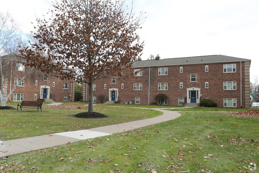 Elmwood Manor Apartments and Townhouses 32 Lilac Dr Rochester NY