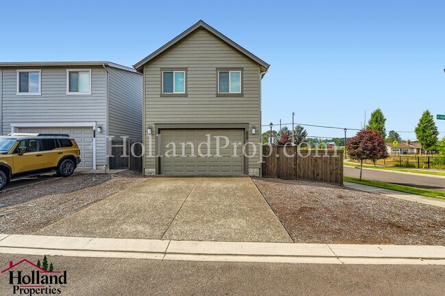 Building Photo - Gorgeous 3-Bed Hillsboro Home with a Fence...