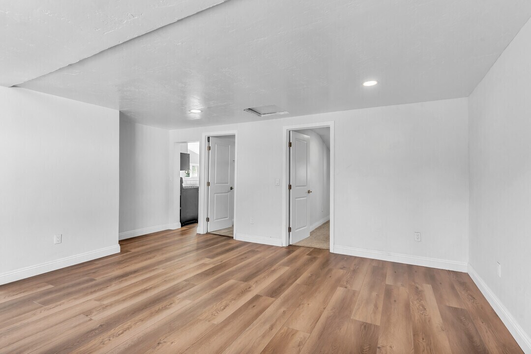 Building Photo - 1224 Willowside Ter