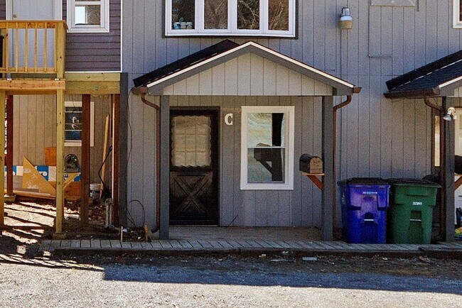 Primary Photo - 210 Roanoke St