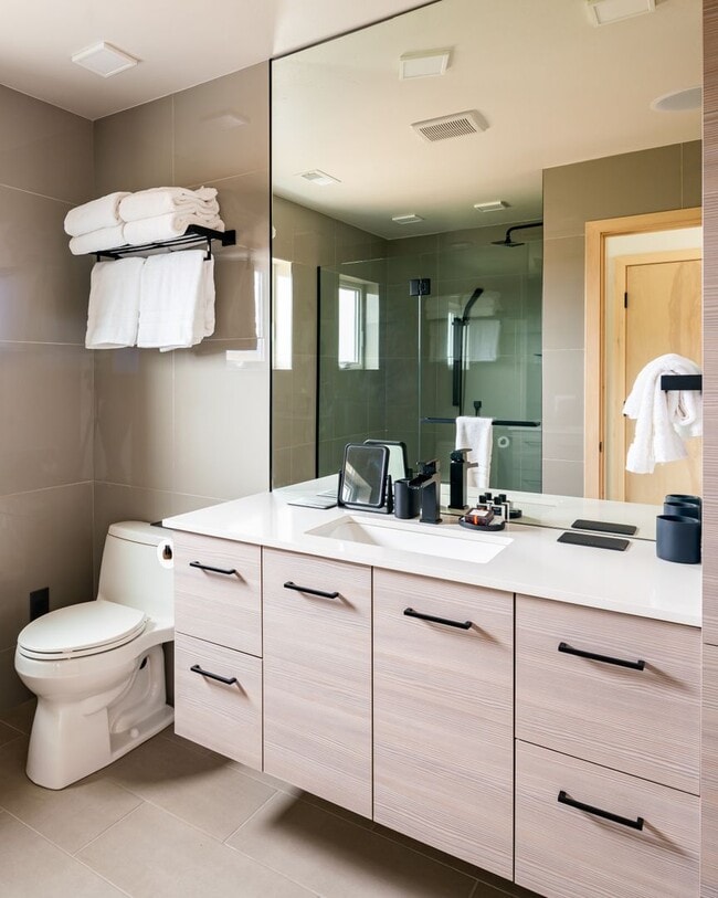 Building Photo - Modern Fully Furnished Condo for Rent- Minutes from the Hospital and Downtown Bozeman