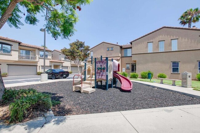 Building Photo - 633 Sumner Way