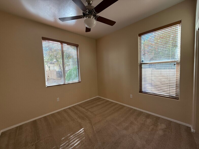 Building Photo - 2771 N Saramano Ln