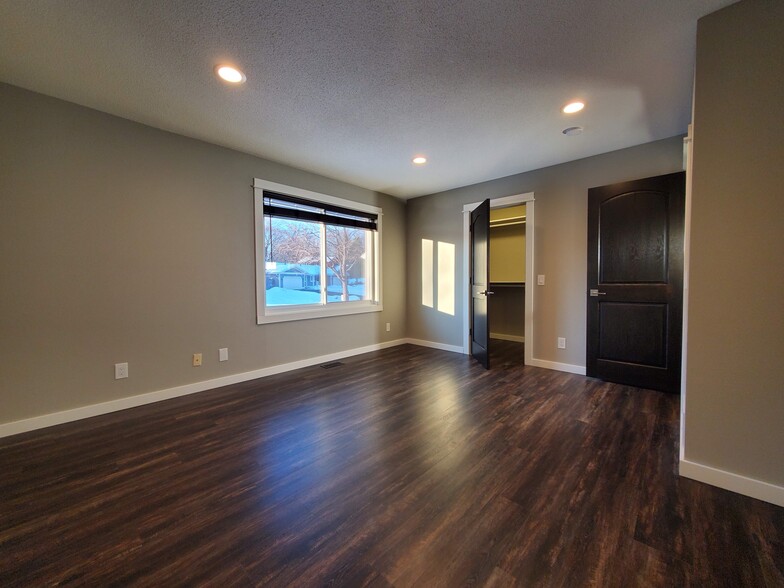 Master bedroom has large walk-in closet. - 2525 Cedar Hills Drive