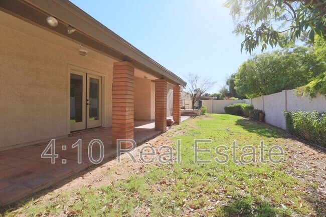 Building Photo - 951 E Leeward Ln