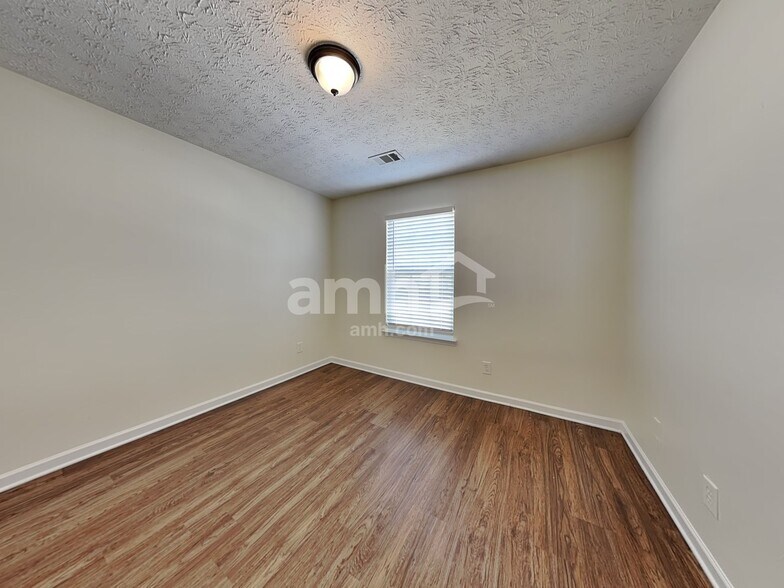 Building Photo - 78 Red Maple Way