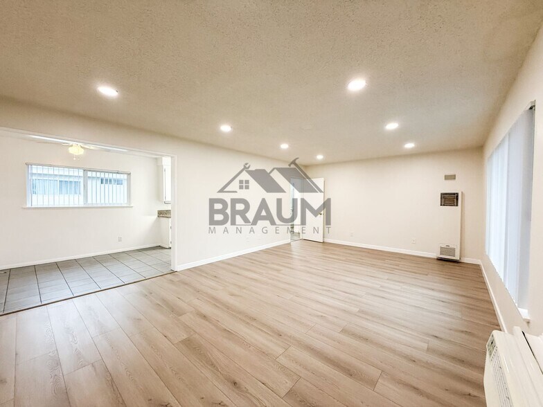 Building Photo - 5131 Buffalo Ave