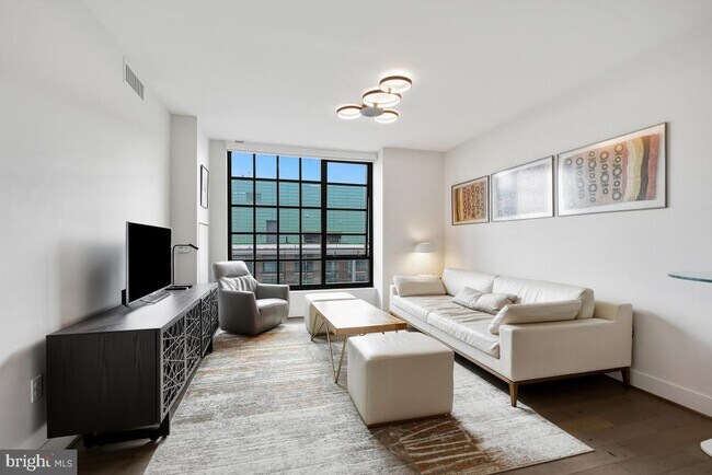 Building Photo - 45 Sutton Square SW