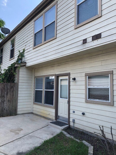 Building Photo - 23624 Wildwood Green Way