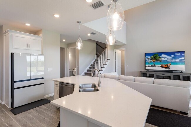 Building Photo - 9312 Tequila Sunrise Dr