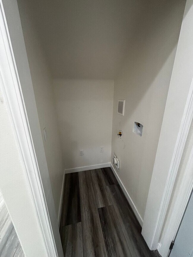 Building Photo - Newly Constructed 3 bed 3 bath ADU Located in City Heights