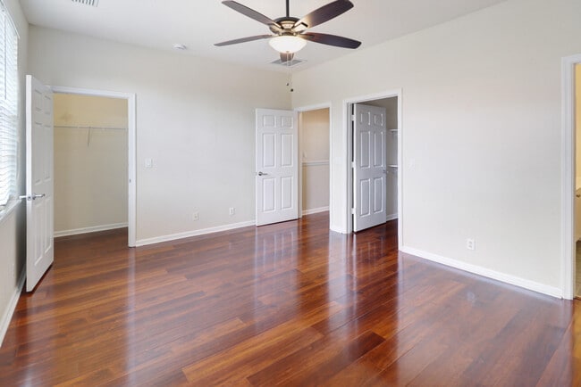 Building Photo - 143 Greenwich Cir