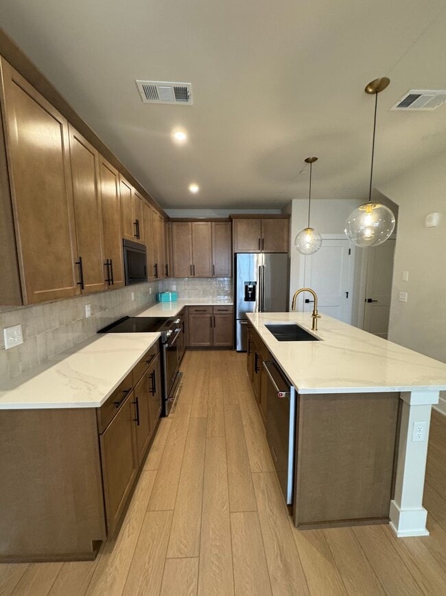 Building Photo - Stylish West Nashville 3 bed 2.5 bath - Pet Friendly