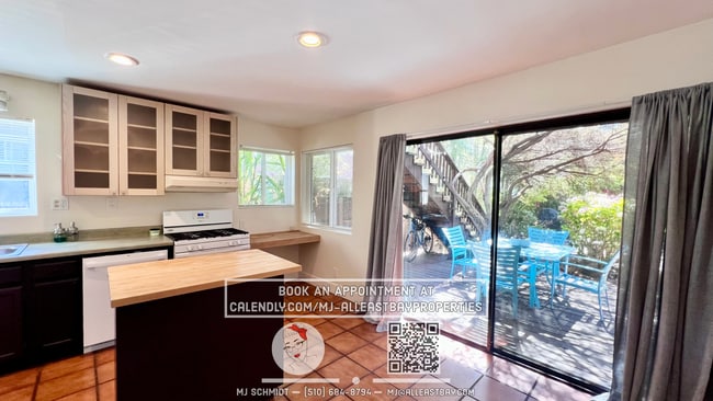 Building Photo - Garden oasis 2 bedroom with wrap around ya...