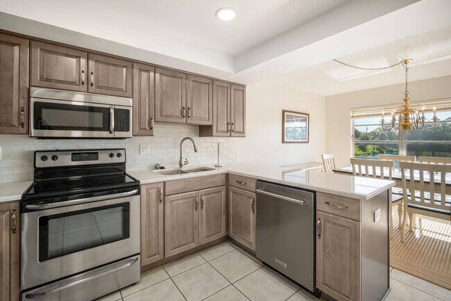 Building Photo - Fully Furnished 2BR/2BA Condo in Premier 5...