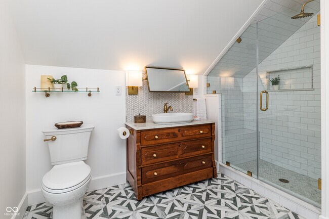 Building Photo - 322 E 37th St