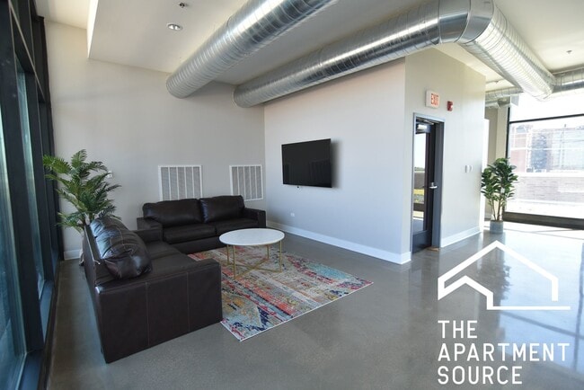 Building Photo - 3833 N Broadway