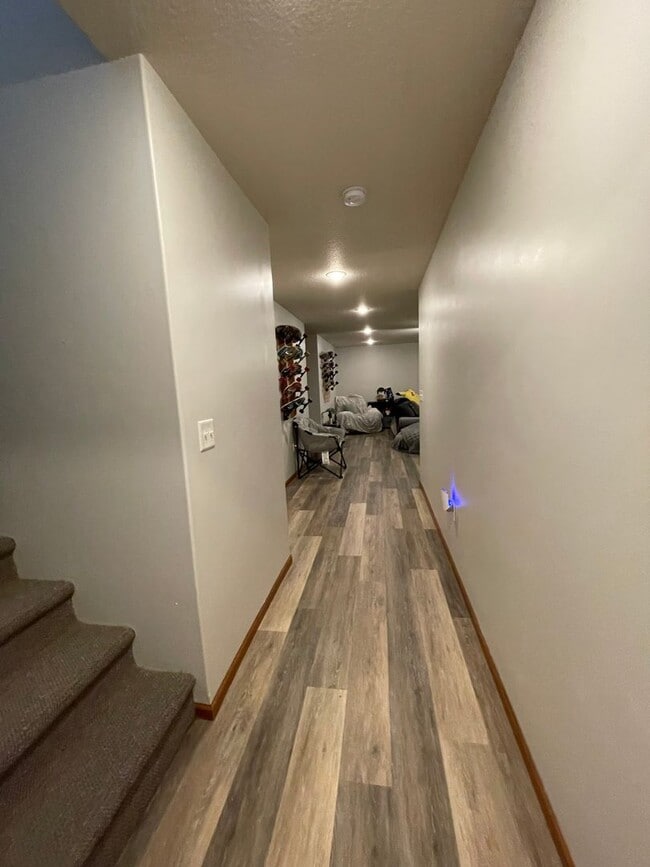 Building Photo - 825 Locharno Dr