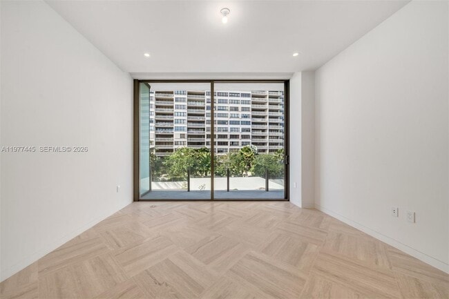 Building Photo - 5 Grove Isle Dr