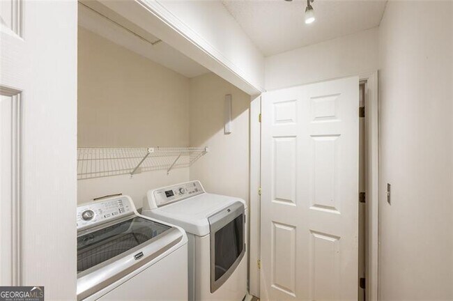 Building Photo - 9070 Cobbler Ct
