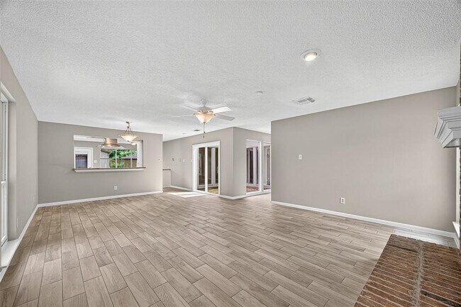 Building Photo - 16019 Parksley Dr