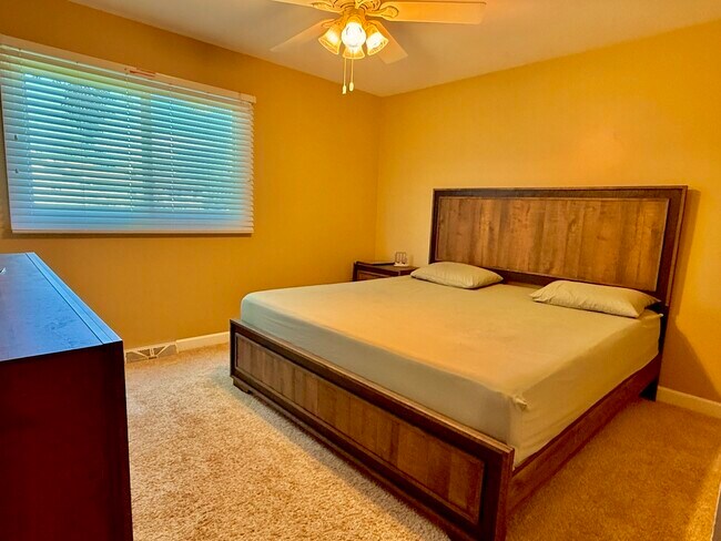 Building Photo - 411 Sequoia Ct