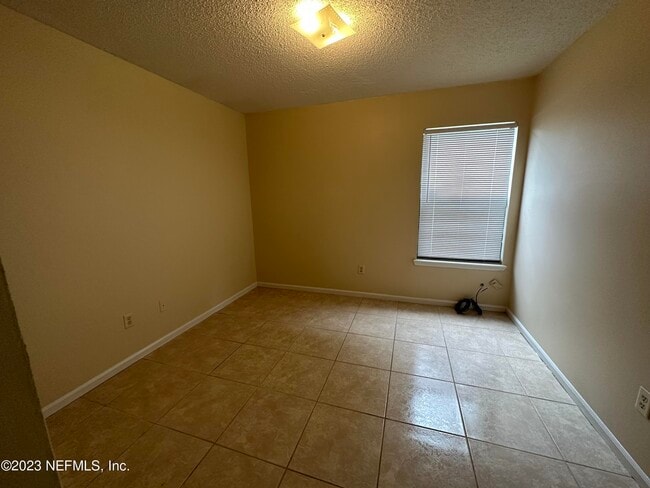 Building Photo - 1127 Cove Landing Dr