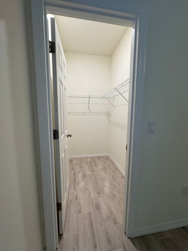 Building Photo - 3 Bed 2 Bath Duplex in Lehigh Acres