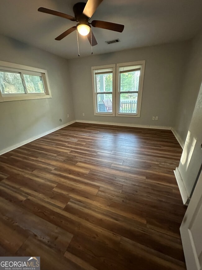 Building Photo - 204 W 3rd St