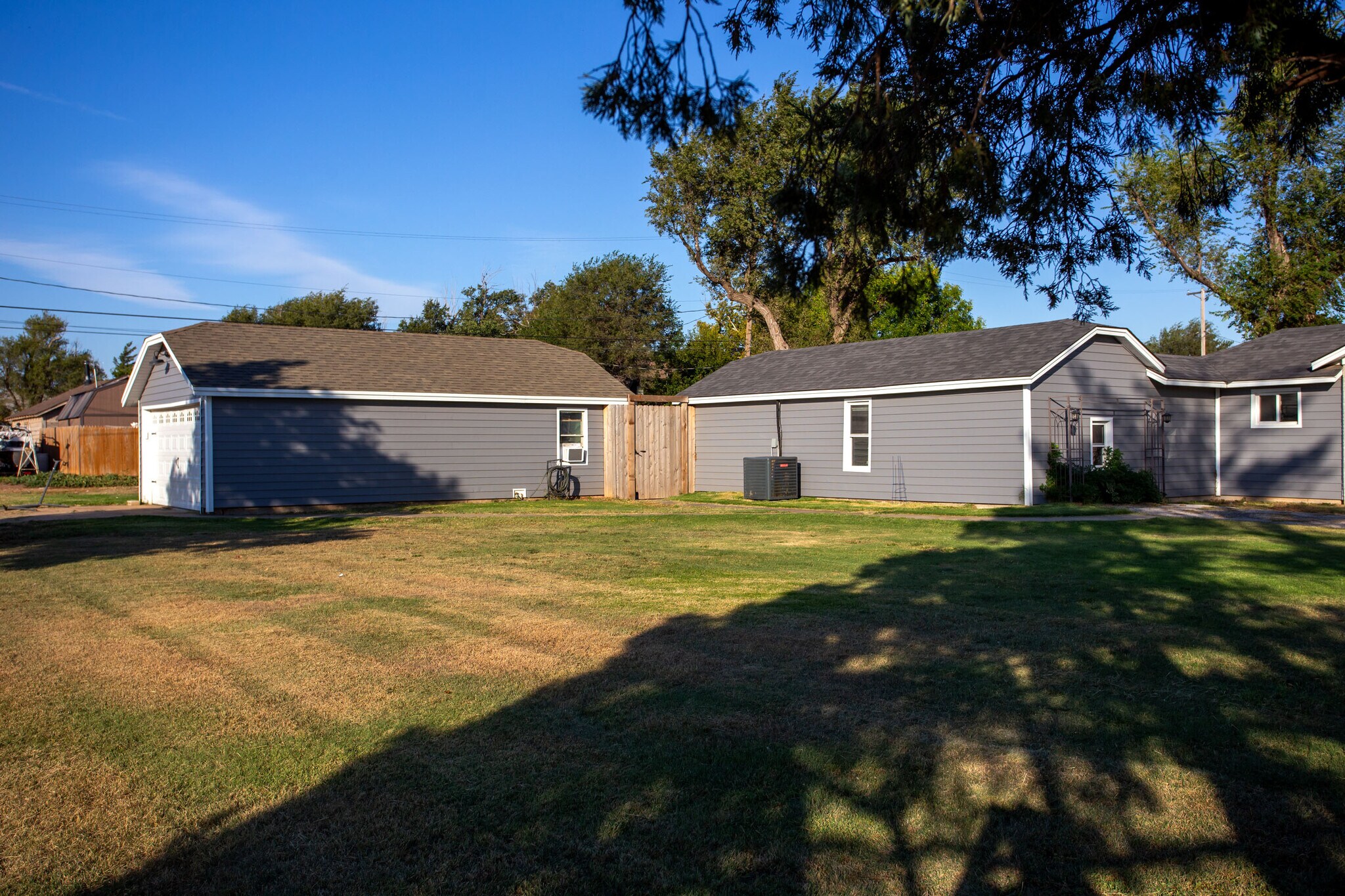 Building Photo - 1105 Main St