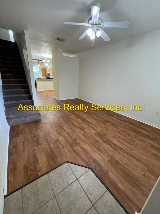 Building Photo - Spacious 2BR/2.5BA Condo in Vibrant Gaines...