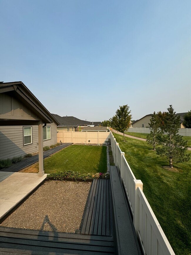 Building Photo - Charming 3-bedroom, 2-bathroom home locate...