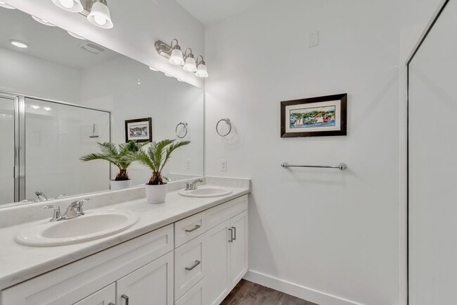 Building Photo - Spacious 3 Bed 2 Bath Condo in Sandy!