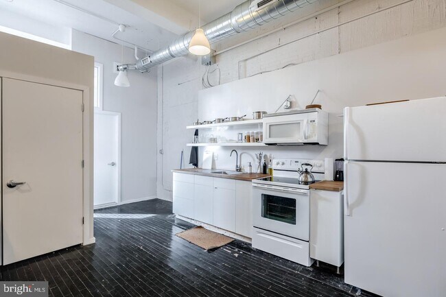 Building Photo - 1804 E Hazzard St