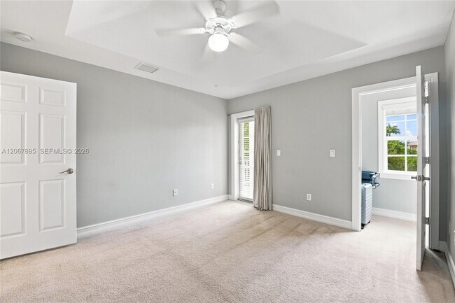 Building Photo - 1419 SW 21st Ct