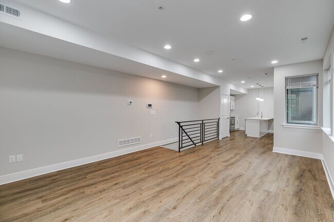 Building Photo - 1218 N 6th St