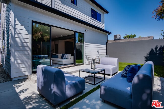 Building Photo - 13028 Calvert St