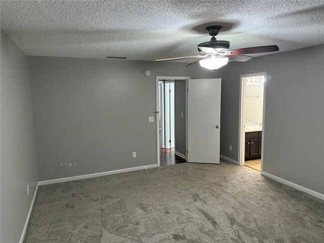 Building Photo - 1682 Greyleaf Ln SE
