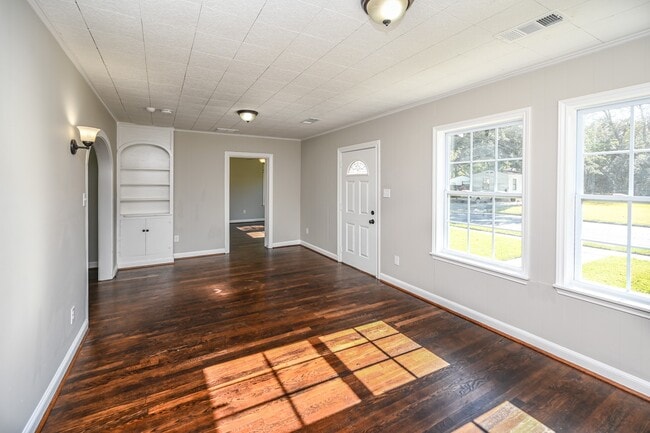 Building Photo - 500 Alford St