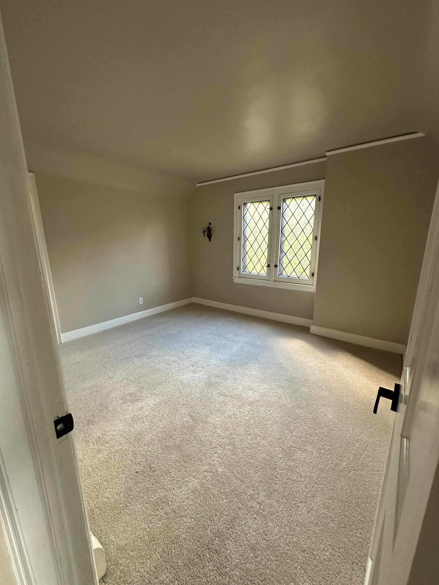 Building Photo - 15466 Artesian St