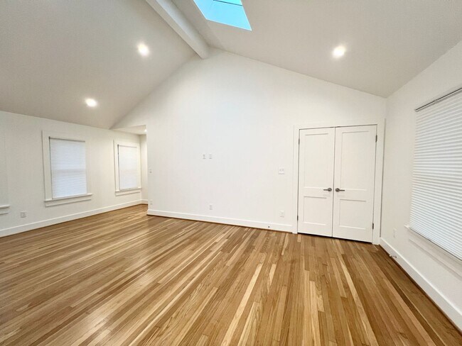 Building Photo - BRA19BS