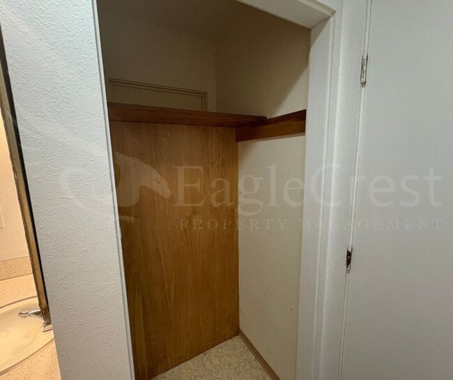 Building Photo - Three Bedroom, Two Bathroom House plus bon...