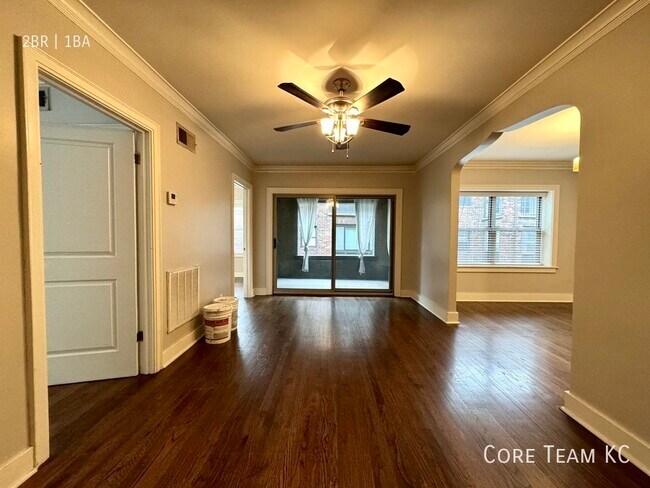 Building Photo - 710 W 48th St