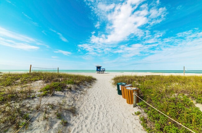 Building Photo - 1012 Laurel Ave