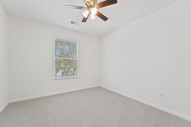 Building Photo - 11210 Log Cabin Ln