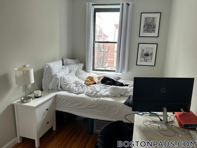 Building Photo - 220 Hanover St