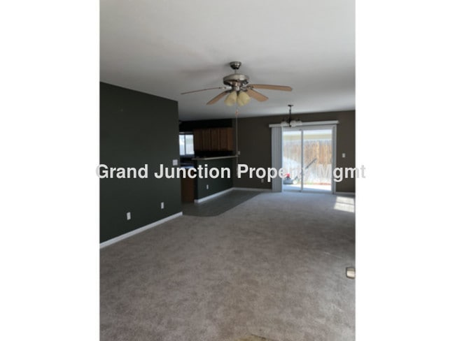 Building Photo - CUTE 3 BED, 2 BATH HOUSE LARGE