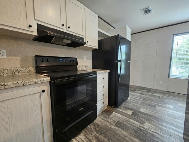 Building Photo - 479 Suwanee Dr