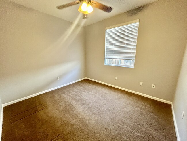 Building Photo - 392 Royal Troon Dr