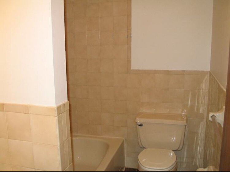Building Photo - 3405 Wellington Ct